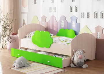 Детская кровать с бортиками Тучка с ящиком, корпус Дуб млечный, фасад Лайм в Костроме